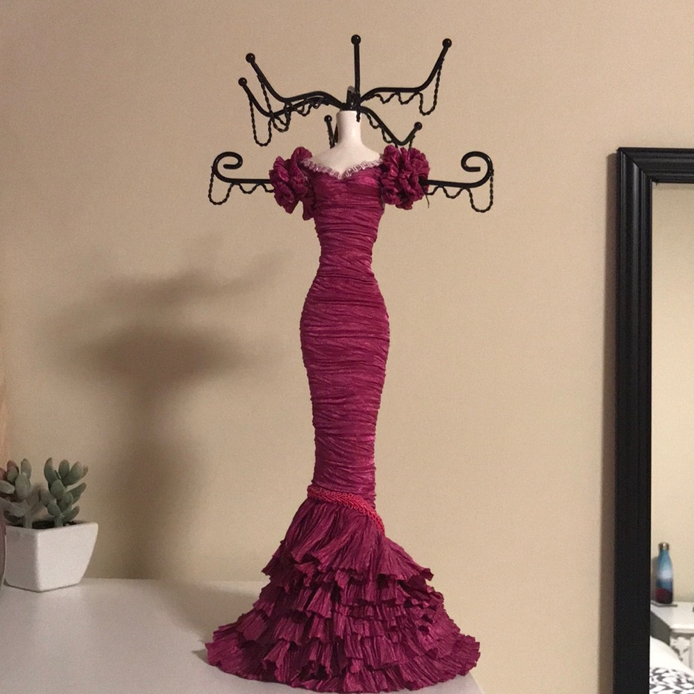 Cute necklace holder in the shape of a dress